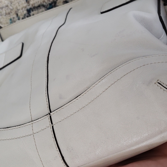 GUC White Coach Bag - Picture 10 of 12